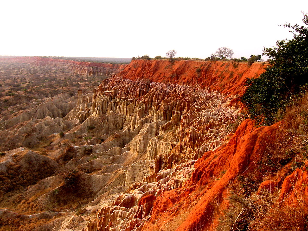 Thung lũng Miradouro da Lua - Angola